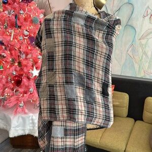 ❤️🖤❤️Gorgeous scarf plaid soft tan red black